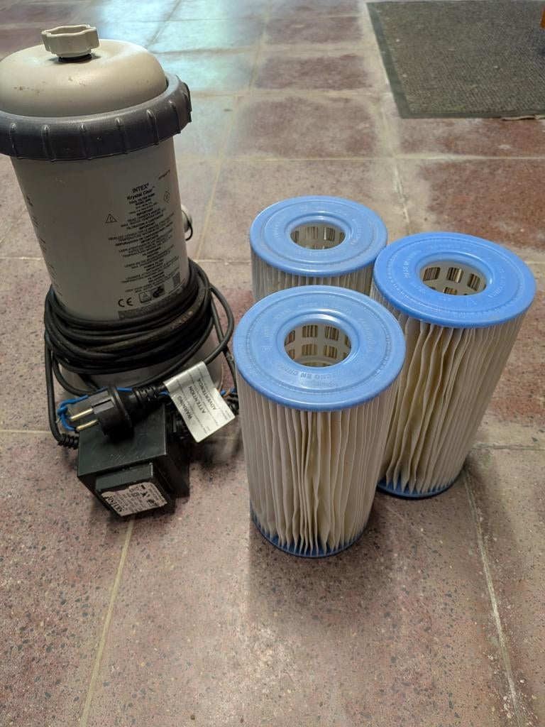 Intex Zwembad plus drie filters, Ophalen