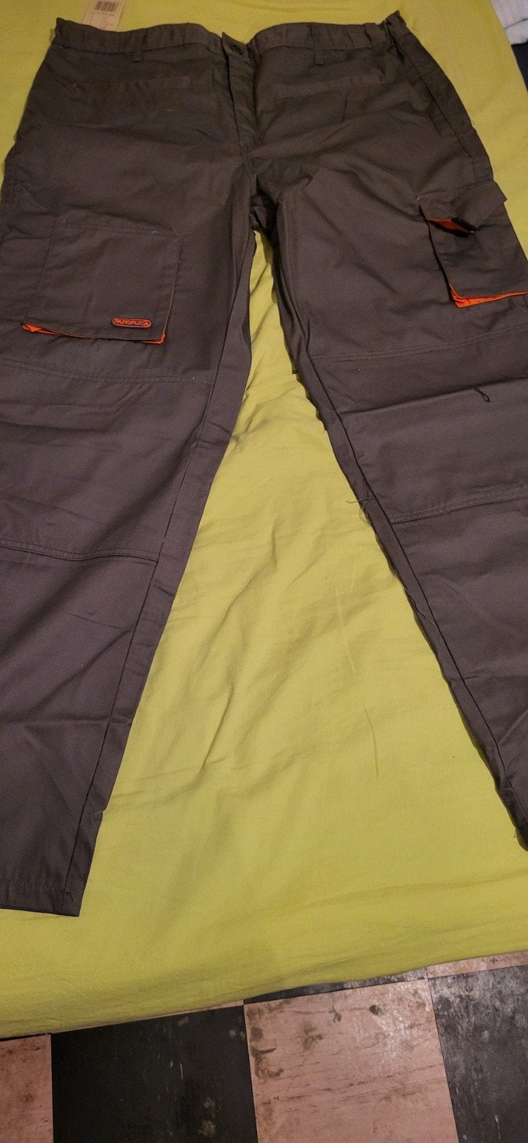 2 pantalons xxxl, Enlèvement