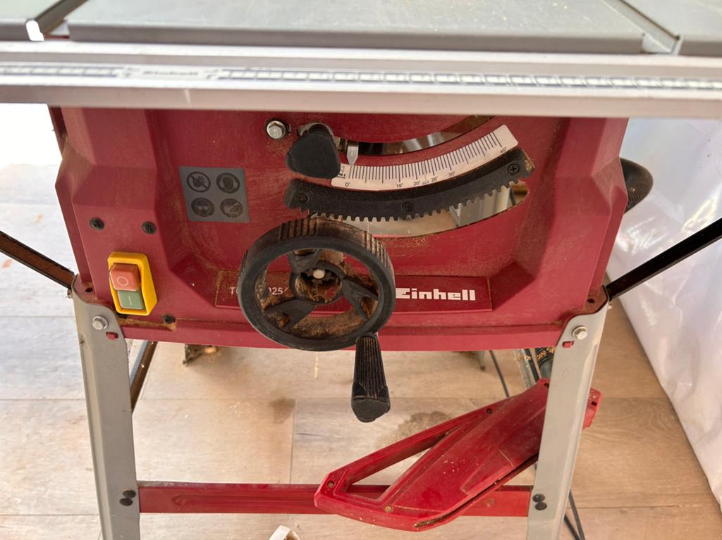 Scie sur table Einhell TC-TS 2025 U, 2000 W, Bricolage & Construction, 1200 watts ou plus, 70 mm ou plus, Enlèvement, Utilisé