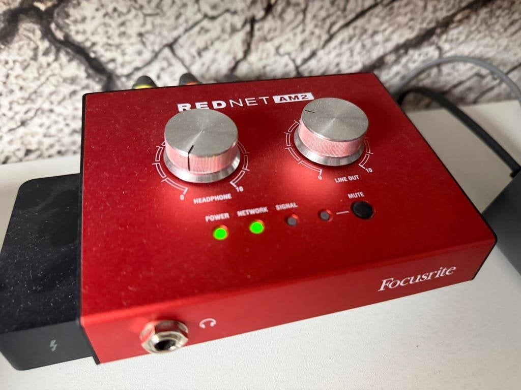 Focusrite RedNet AM2 Dante hoofdtelefoonversterker, Computers en Software, Geluidskaarten, Ophalen of Verzenden, Zo goed als nieuw
