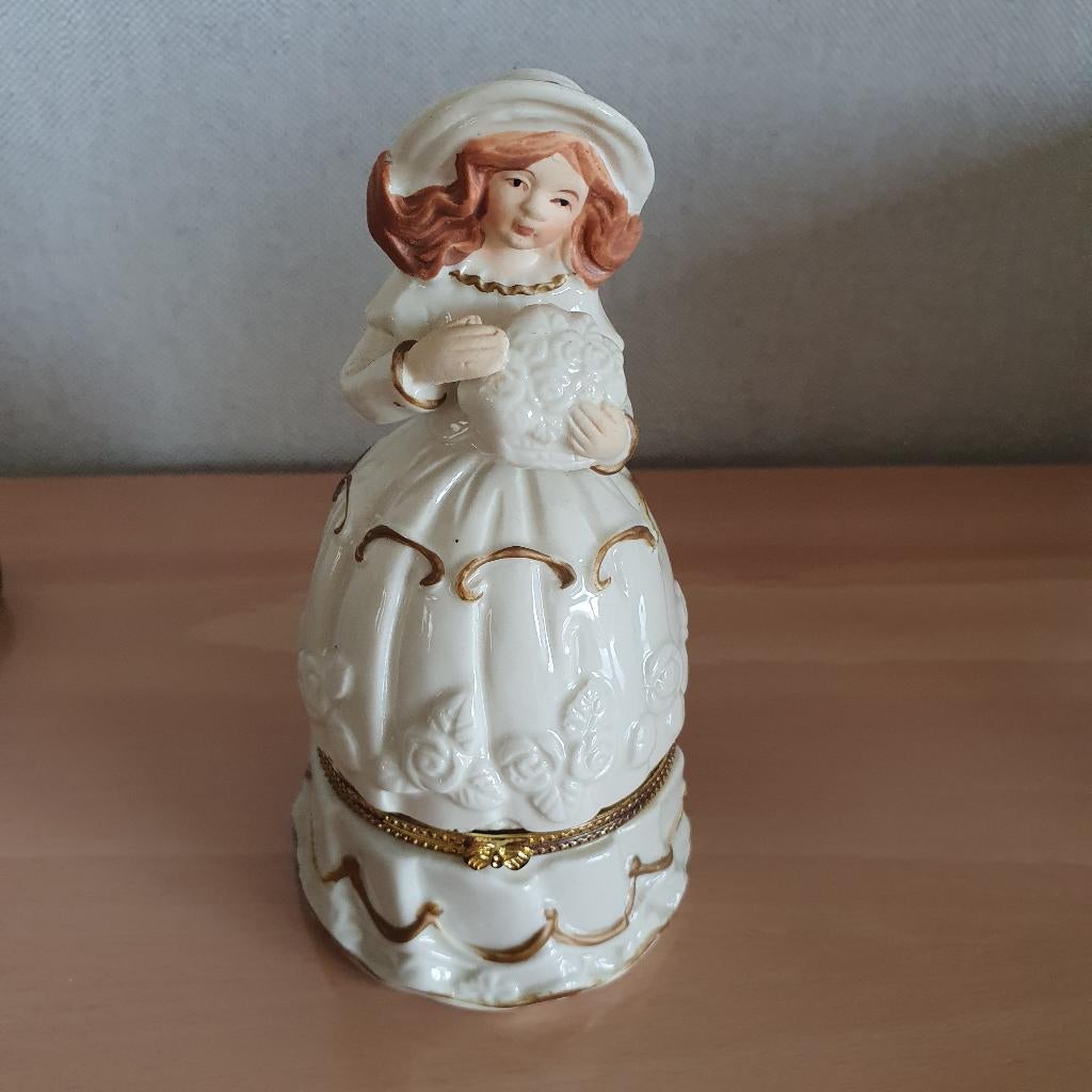 Antieke porseleinen sieradendoos. Jong meisje, Enlèvement, Comme neuf, Humain