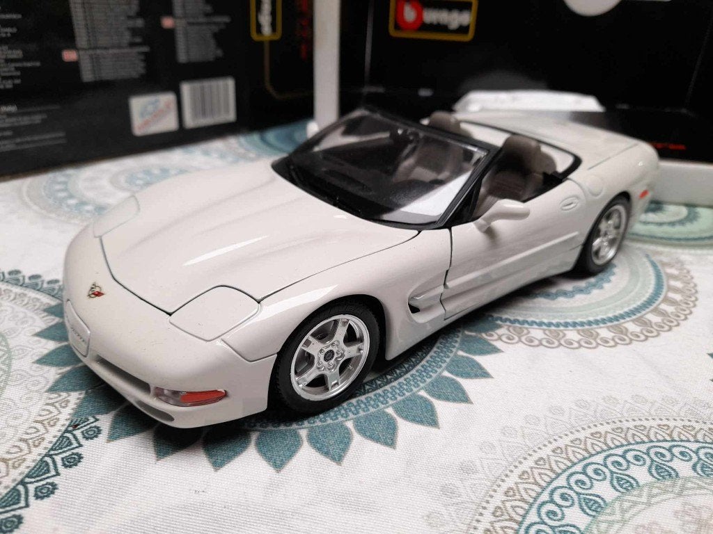 Chevrolet Corvette 1/18, Enlèvement ou Envoi, Burago