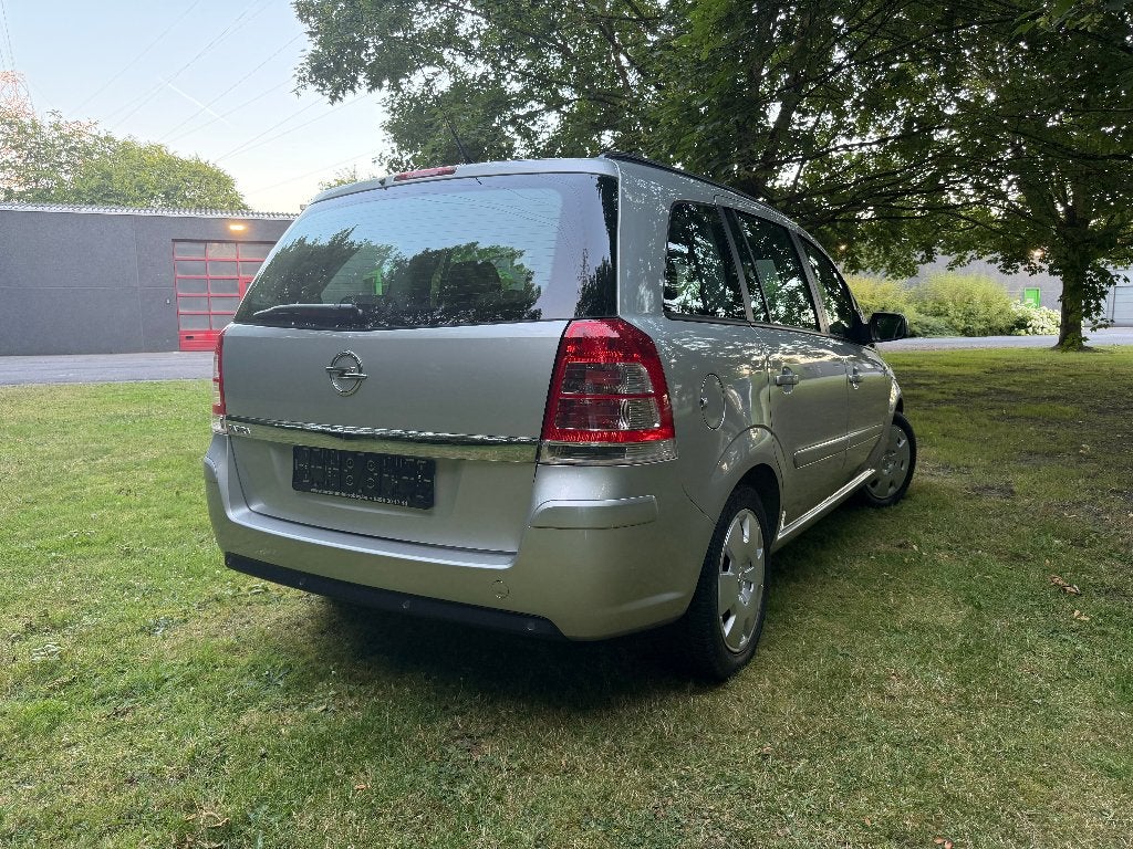 OPEL ZAFIRA - 1.6 - ESSENCE - 7 PLACES - GARANTIE -, Autos, Opel, Entreprise, 7 places, Boîte manuelle, Entretenue par le concessionnaire