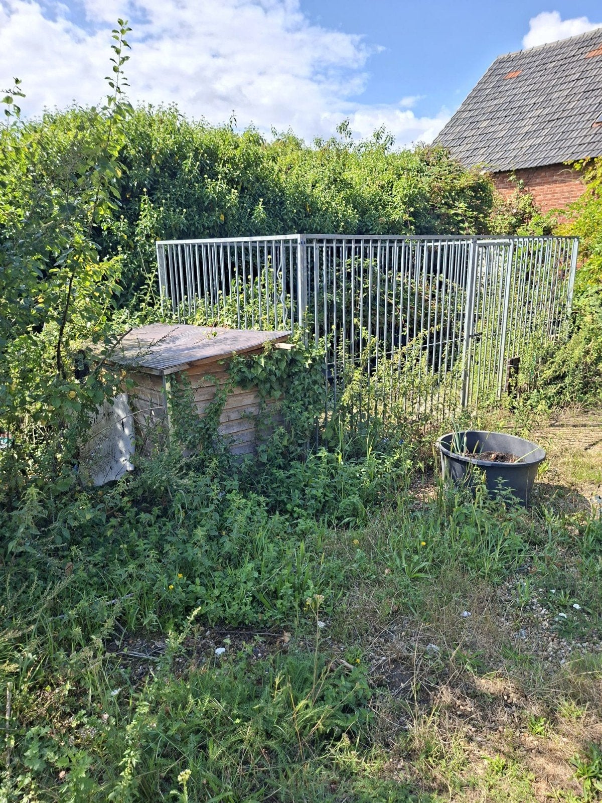 hondenhok met omheining erbij, Ophalen, IJzer