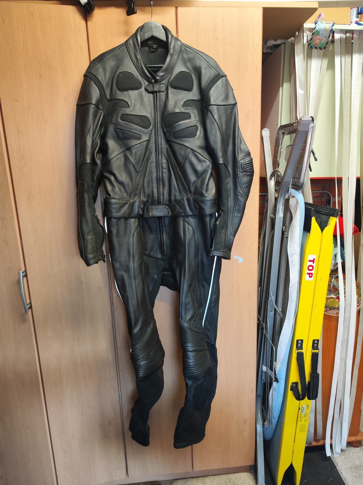 Lederen motorpak, Motoren, Ophalen