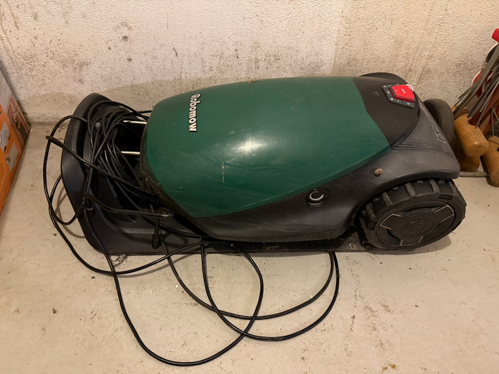 Robomow RC304 (batterij defect?), Jardin & Terrasse, Tondeuses robotisées, Enlèvement, Utilisé, Plus de 25 cm, Contrôlable via l'application