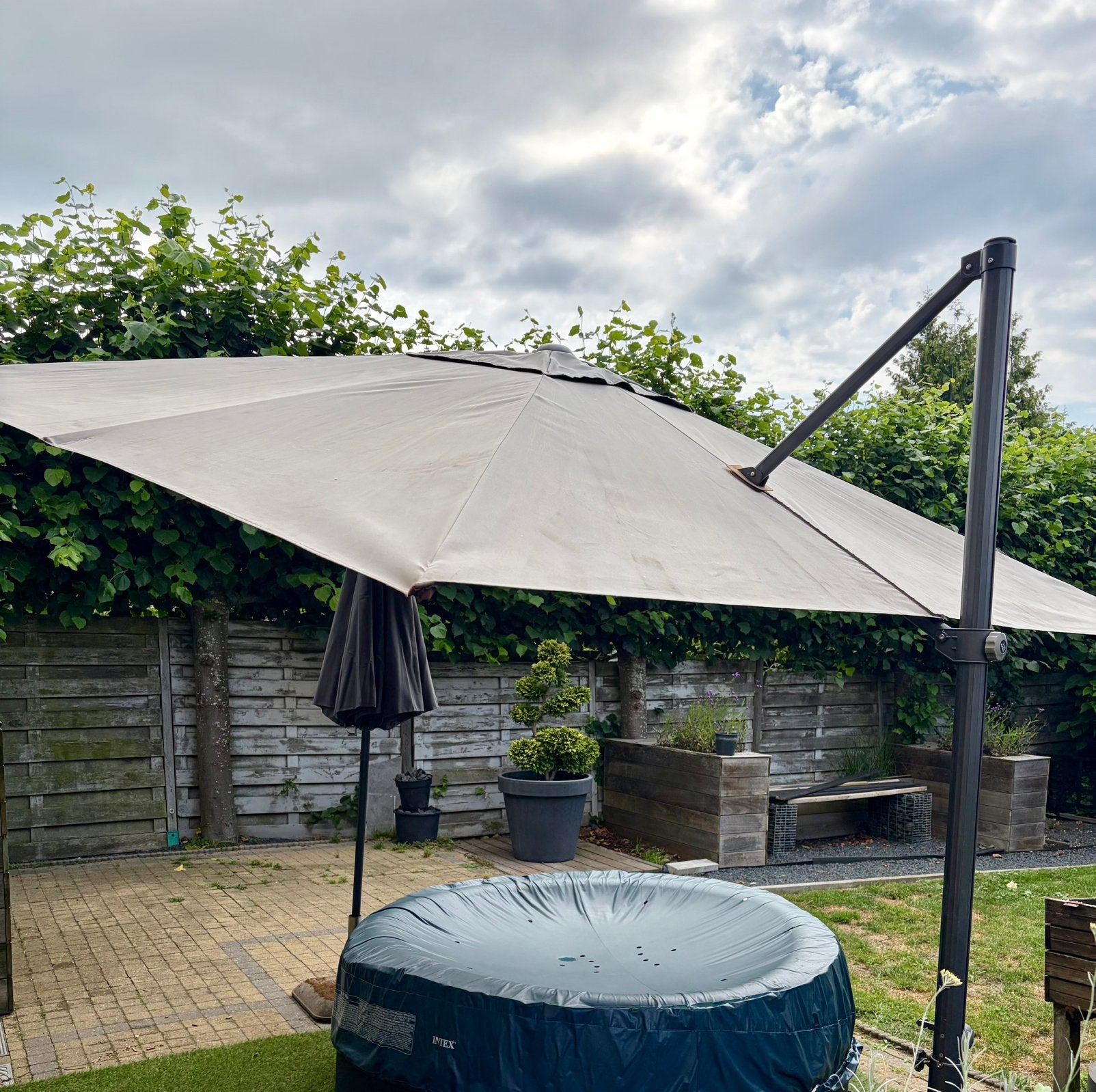 Zweefparasol 3x3 met voet, Tuin en Terras, Ophalen, Verstelbaar, Gebruikt, Zweefparasol