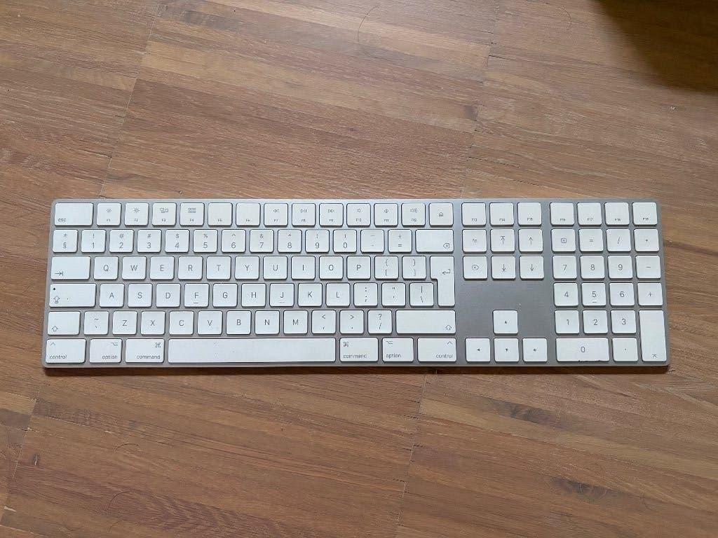 Mac qwerty keyboard, Computers en Software, Toetsenborden, Gebruikt, Ophalen of Verzenden, Draadloos, Qwerty