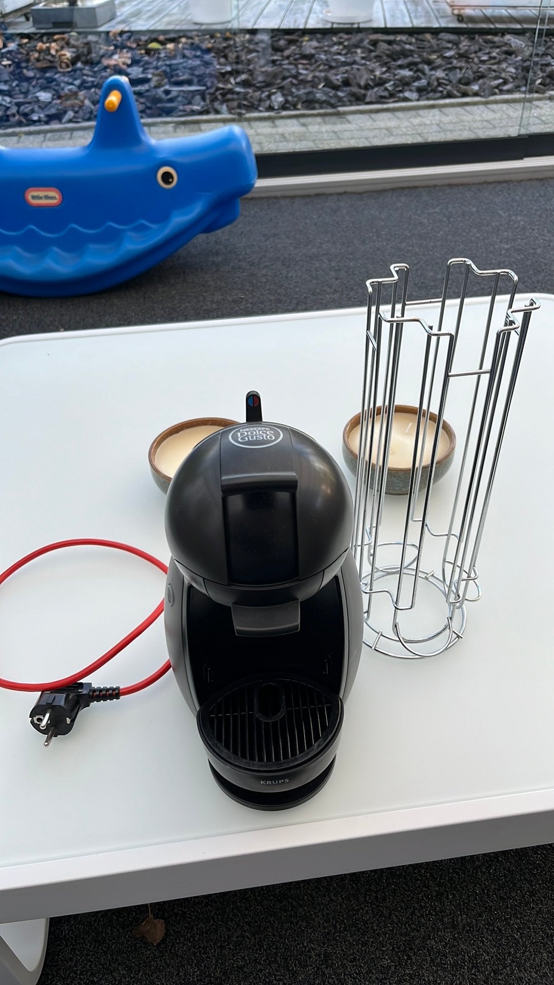 Dolce gusto met houder voor cups, Ophalen, Gebruikt, Koffiepads en cups