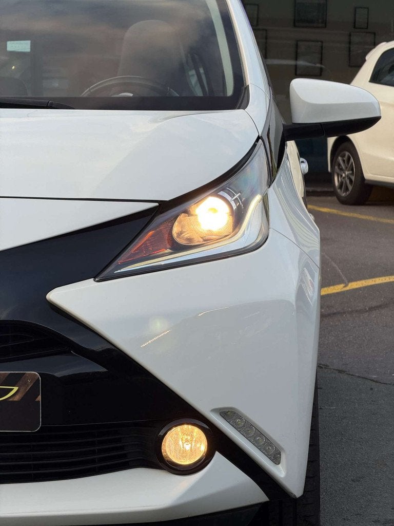 Toyota Aygo Aygo1.0i VVT-i* Boîte auto*NAVI+CAMERA*CUIR*BT*, Autos, Toyota, Achat, 998 cm³, Euro 6, Entreprise