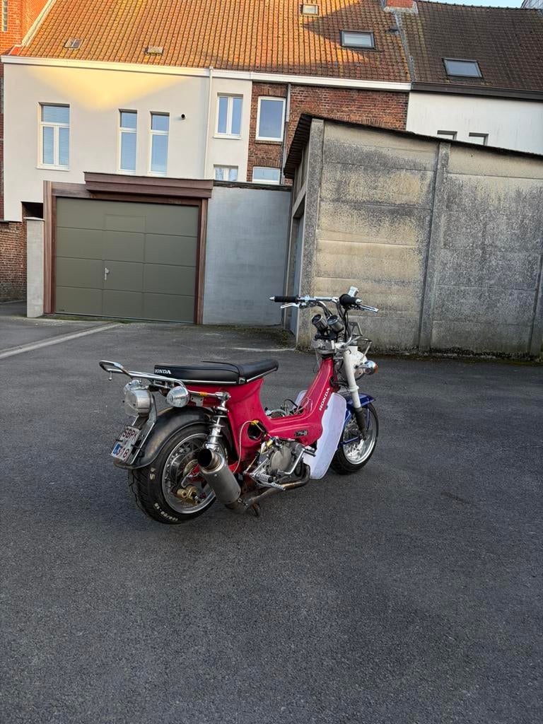 chaly te koop!, Motoren, Bedrijf