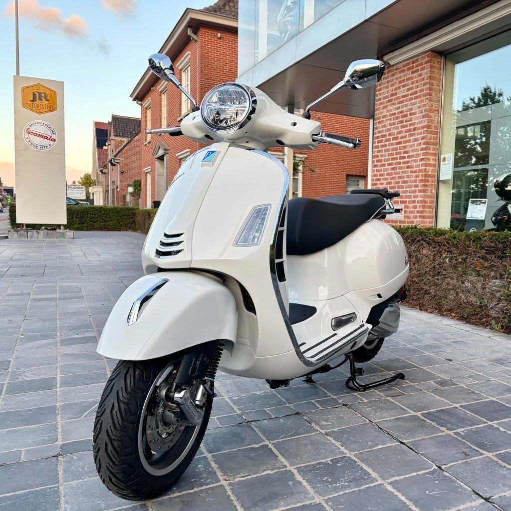 Vespa GTS 310 Super 2026 - BTW Aftrekbaar!, Scooter, Entreprise, Occasion, ABS