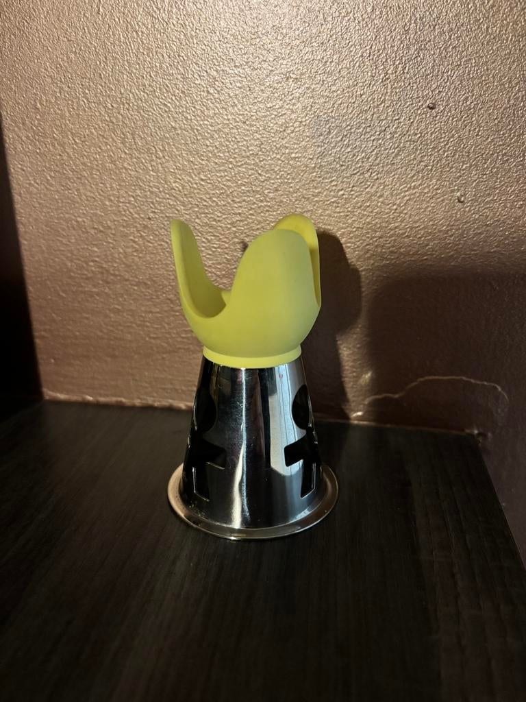 Eierdopjes alesssi, Ophalen