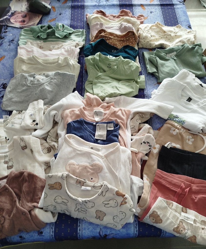 Paquet de vêtements pour bébés - 27 pièces pour 20 euros, Enlèvement, Comme neuf, Taille 74