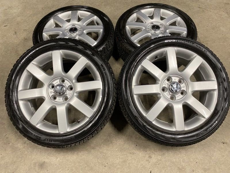 17 inch originele winterset Volkswagen Golf 205 50 17 1K0601, Autos : Pièces & Accessoires, Pneus et Jantes, Pneus hiver, -, 205 mm