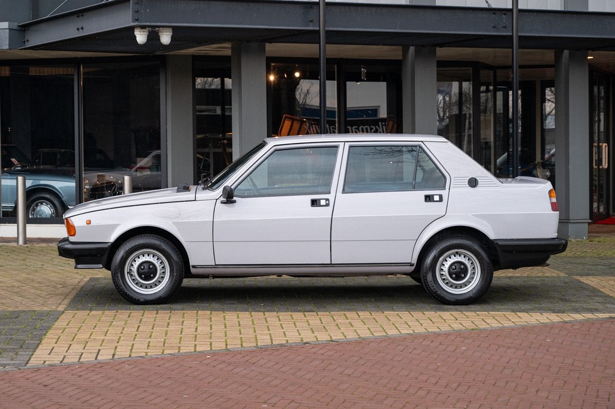 Alfa Romeo Giulietta 1.6 (bj 1978), Auto's, 4 deurs, Stof, Gebruikt, 4 cilinders