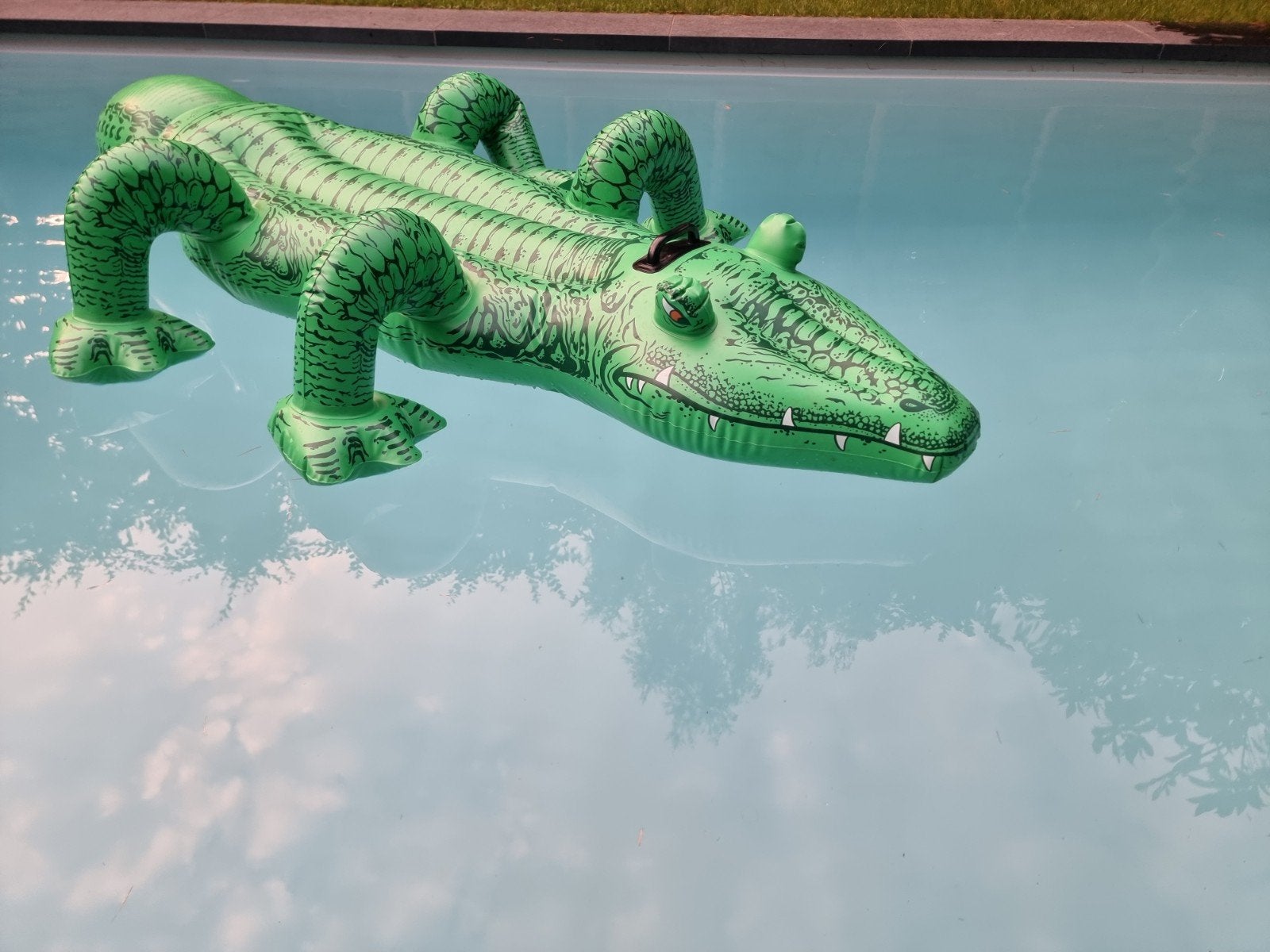 Splendide matelas pneumatique crocodile neuf 210 cm x 90 cm, Enlèvement