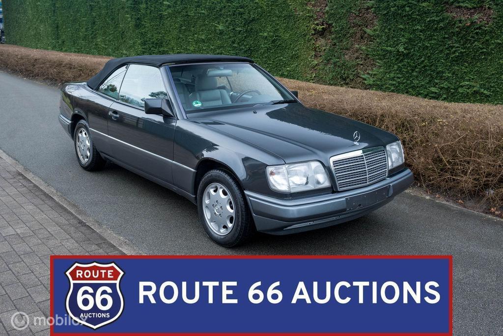 Mercedes-Benz E220 Cabriolet | 1994 | Route 66 Auctions, Auto's, Zwart, Mercedes-Benz, Bedrijf, Handgeschakeld