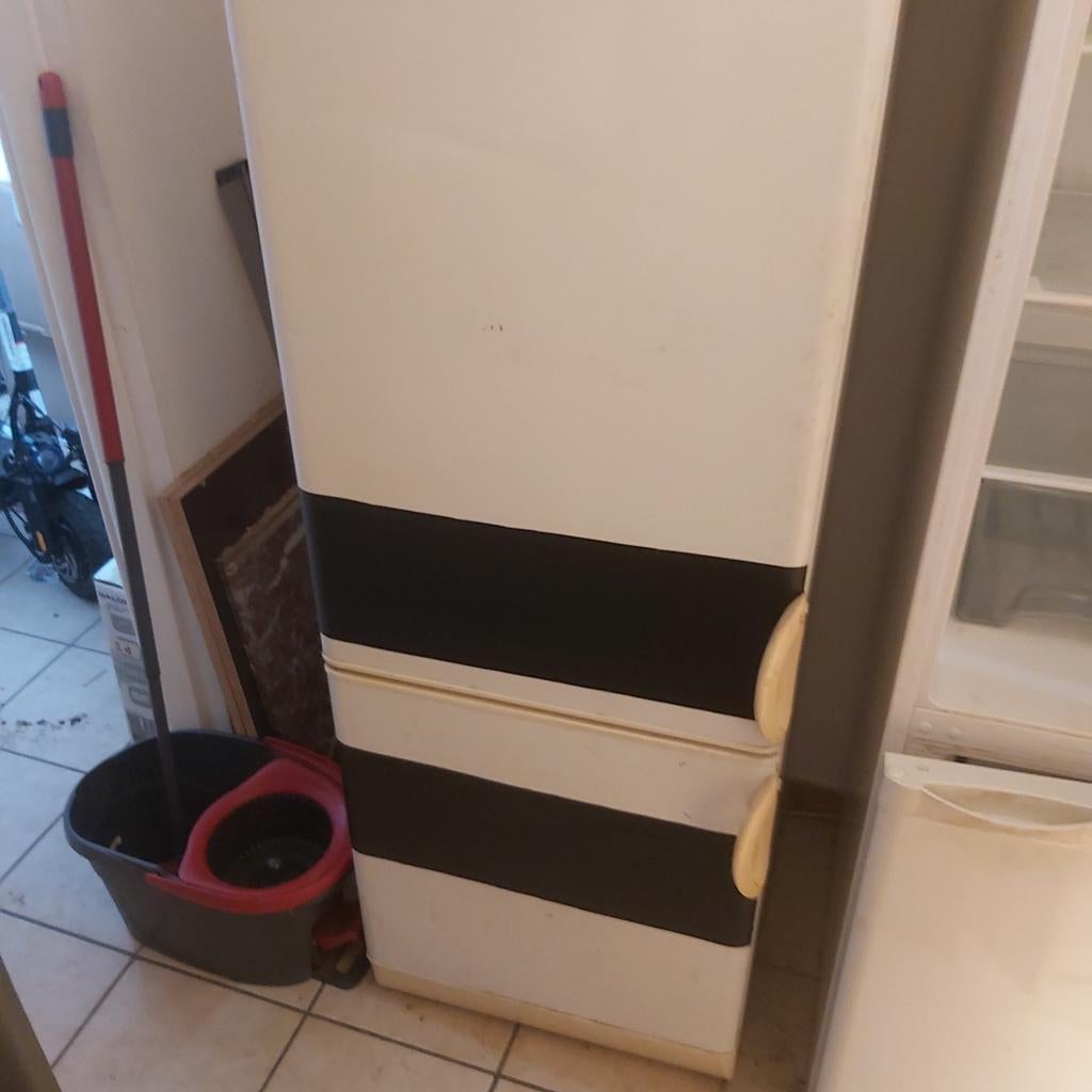 Frigo congélateur fonctionne bien ses un a +, Enlèvement