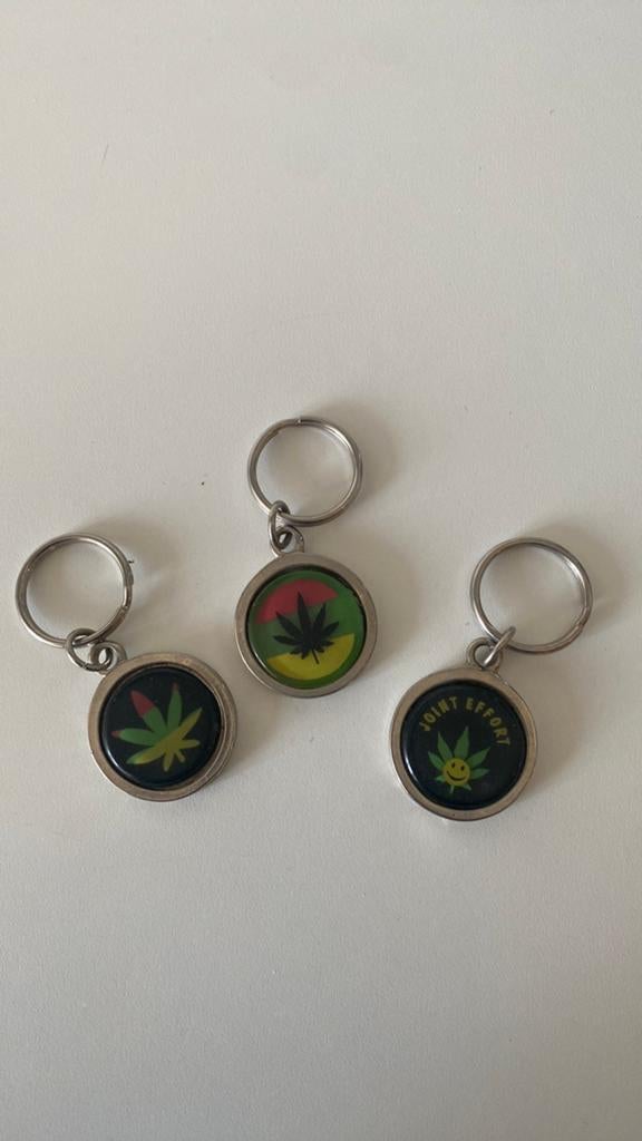 Cannabis sleutelhangers, Ophalen of Verzenden, Zo goed als nieuw