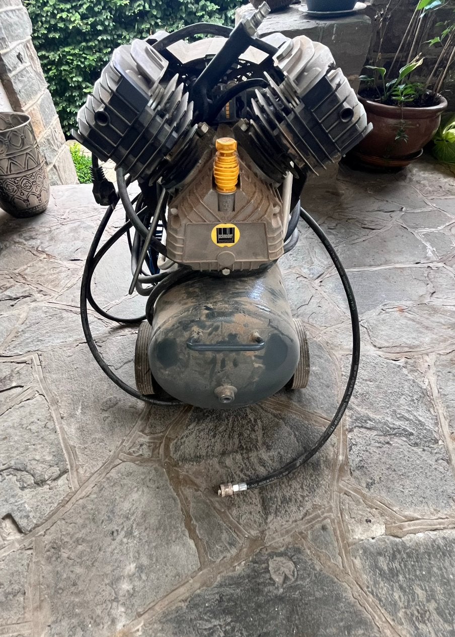 Compresseur Schneider 50L + 5 bidons sable (servi 1x), Bricolage & Construction, Compresseurs, Enlèvement, Comme neuf