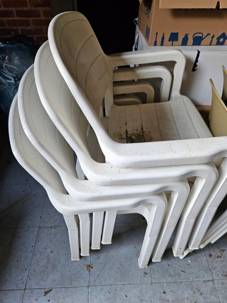 4 witte tuinstoelen pvc, Tuin en Terras, Ophalen, ..., Null@null.be, ...