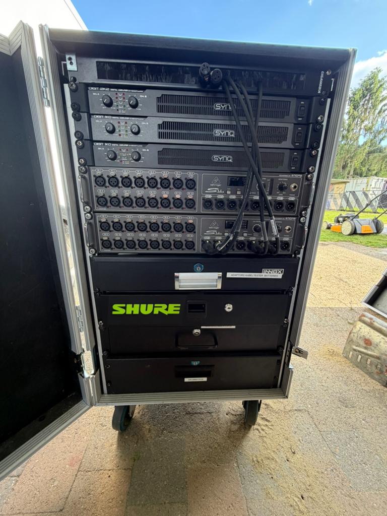 Te koop behringer stage boxen en digitale versterkers, Muziek en Instrumenten, Versterkers | Keyboard, Monitor en PA, Ophalen