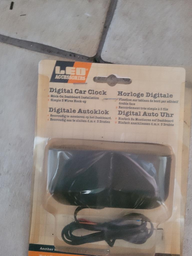 Horloge Digitale Vintage NEUVE sous Blister Look 80/90, Autos : Pièces & Accessoires, Enlèvement, Neuf, Skoda