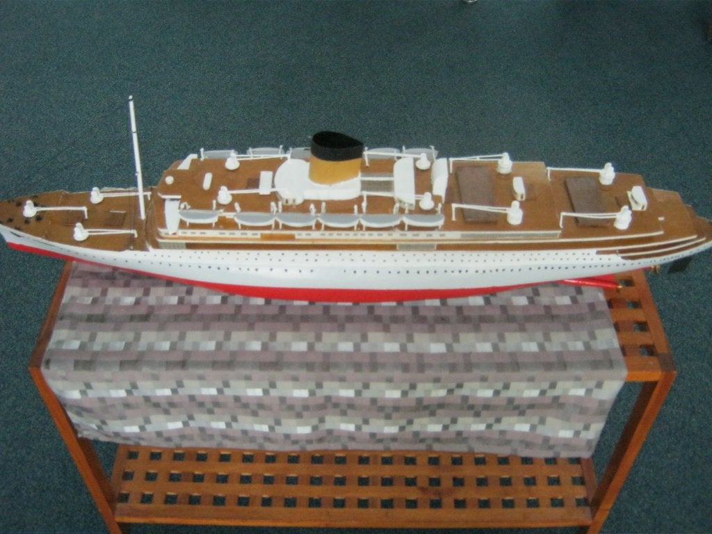 Modelschip. M.S. ORANJE/VITRINE., Ophalen, Gebruikt