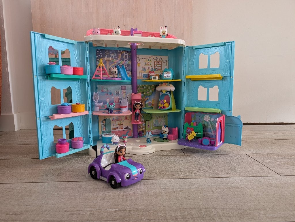 Gabby’s Magische Poppenhuis + Carlita auto & Muziekkamer, Enfants & Bébés, Jouets | Maisons de poupées, Enlèvement, Utilisé, Maison de poupées