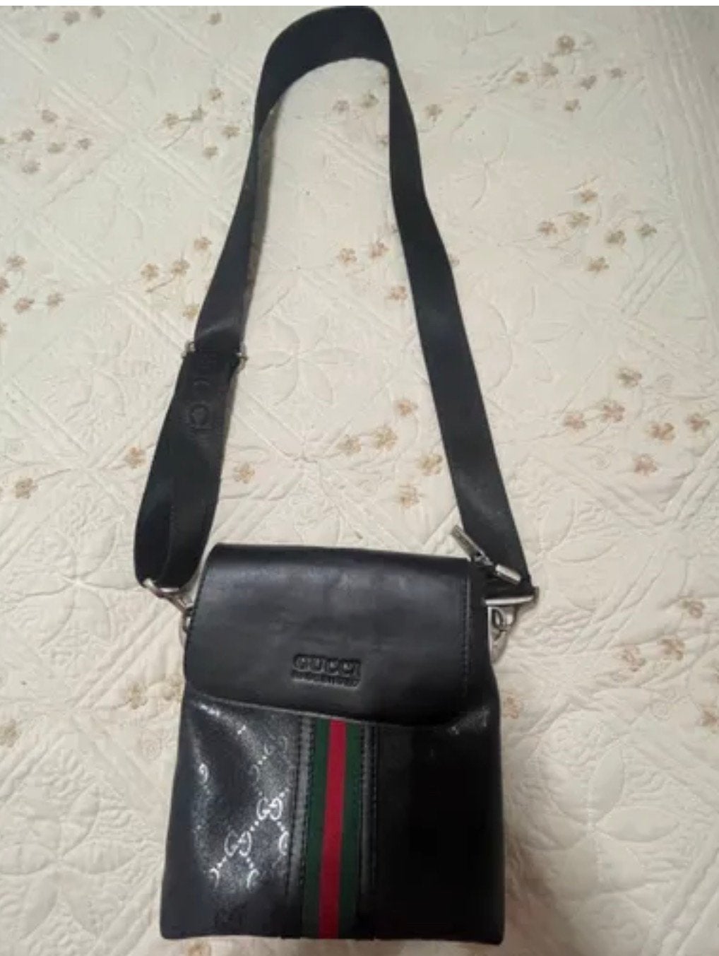 Sacoche Gucci pour homme, Bijoux, Sacs & Beauté, Neuf, Autres marques, Cuir, Noir
