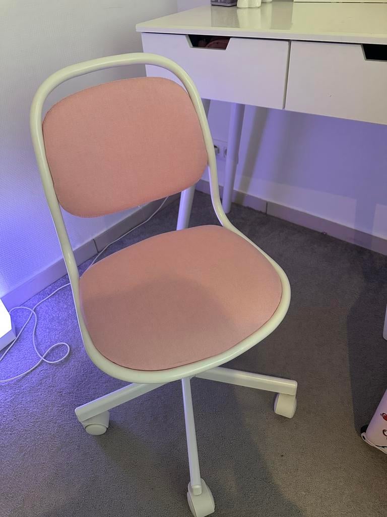 Chaise de bureau IKEA, Huis en Inrichting, Bureaustoelen, Zo goed als nieuw, Bureaustoel, Roze, Ophalen