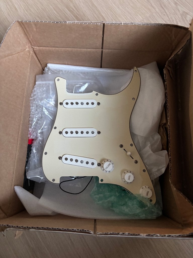 Fender American standard pickguard full loaded, Enlèvement, Comme neuf, Guitare électrique