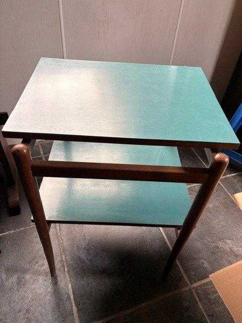 Vintage tafeltje, Ophalen