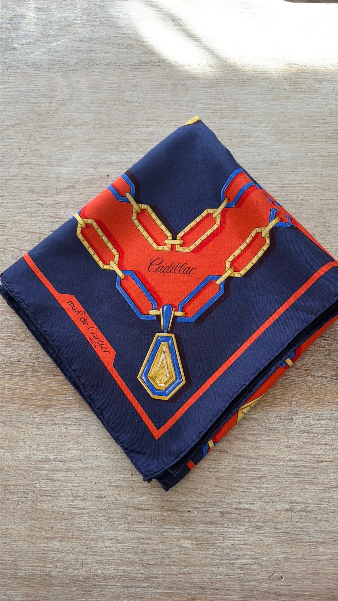 Zijden sjaal  Cartier Cadillac ( zeldzaam), Kleding | Dames, Mutsen, Sjaals en Handschoenen, Ophalen of Verzenden, Zo goed als nieuw