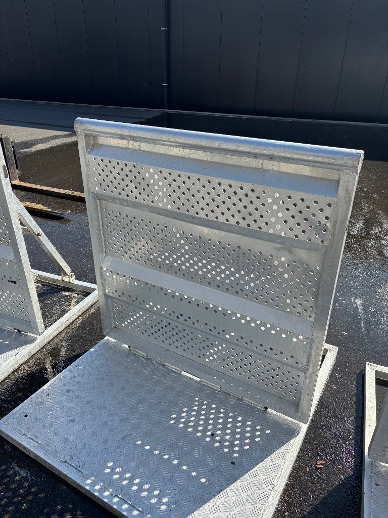 Stage Barriers - Crash Barriers - MOJO barriers, Contacts & Messages