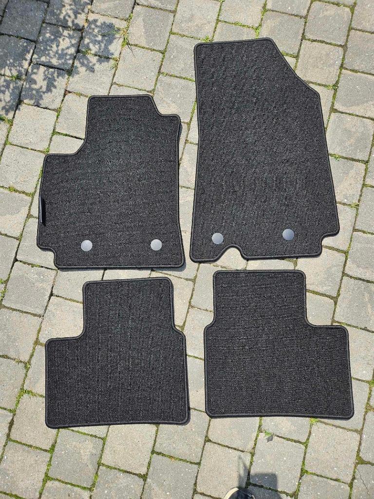 Tapis de sol Renault Arkana 2022, Enlèvement, Utilisé