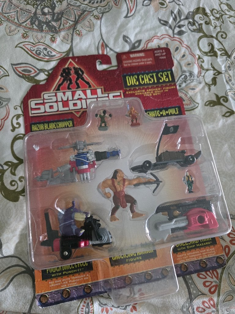Small Soldiers, Ophalen, Nieuw