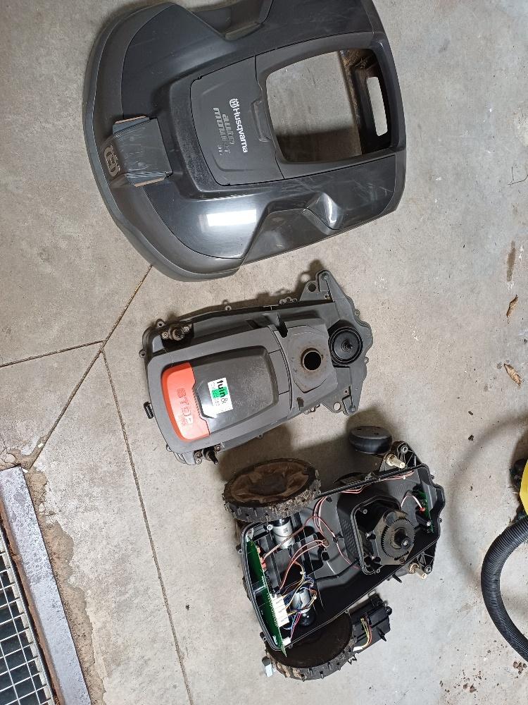 Husqvarna 315 (ne fonctionne plus), Jardin & Terrasse, Tondeuses robotisées, Enlèvement, Utilisé