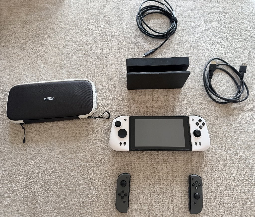 Nintendo Switch + 4 Joy-Con (wit & grijs) + dock + draagtas, Enlèvement ou Envoi, Utilisé, Avec 2 manettes, Switch 2019 Upgrade