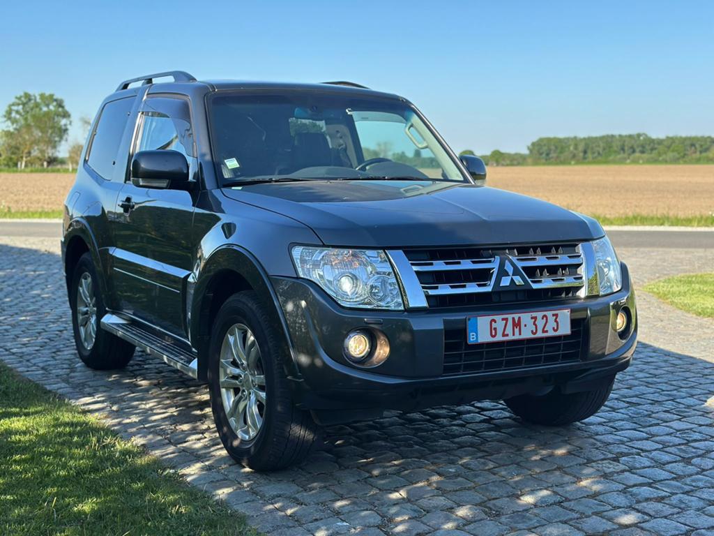 Mitsubishi Pajero 3.2Diesel 2014 premier main, Auto's, Mitsubishi, Automaat, Euro 5, Zwart, Diesel