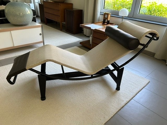 Cassina, Le Corbusier, Charlotte Perriand - Chaise longue -, Antiquités & Art, Art | Objets design, Cuir, Beige, Numéroté, Enlèvement
