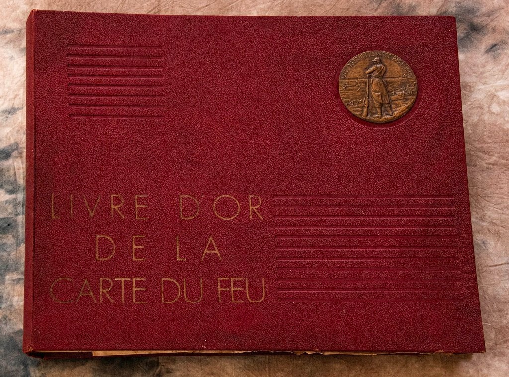 « Livre d'or de la Carte du Feu » + supplément, Enlèvement ou Envoi, Autres, Livre ou Revue