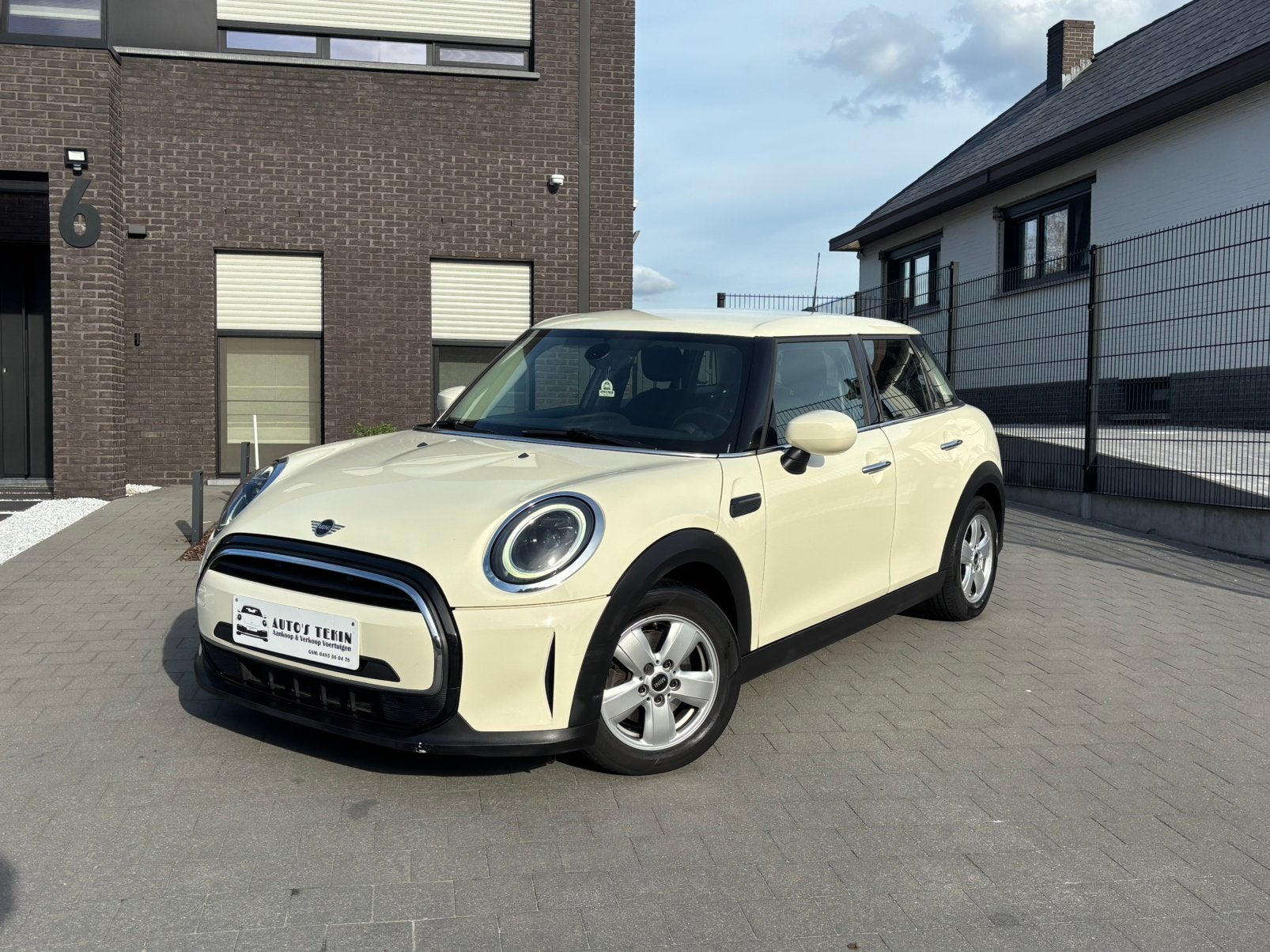 Mini One 1.5 Benzine Automaat | Navi, Carplay, Led- Garantie, Auto's, 75 kW, Stof, Beige, Bedrijf