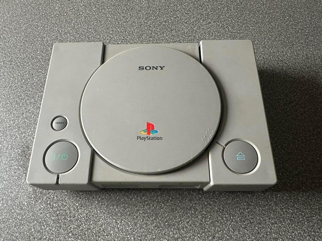 PlayStation 1 met 2 Dualshocks, 2 Namco Guns etc., Enlèvement, Utilisé, Avec 2 manettes, Avec jeux
