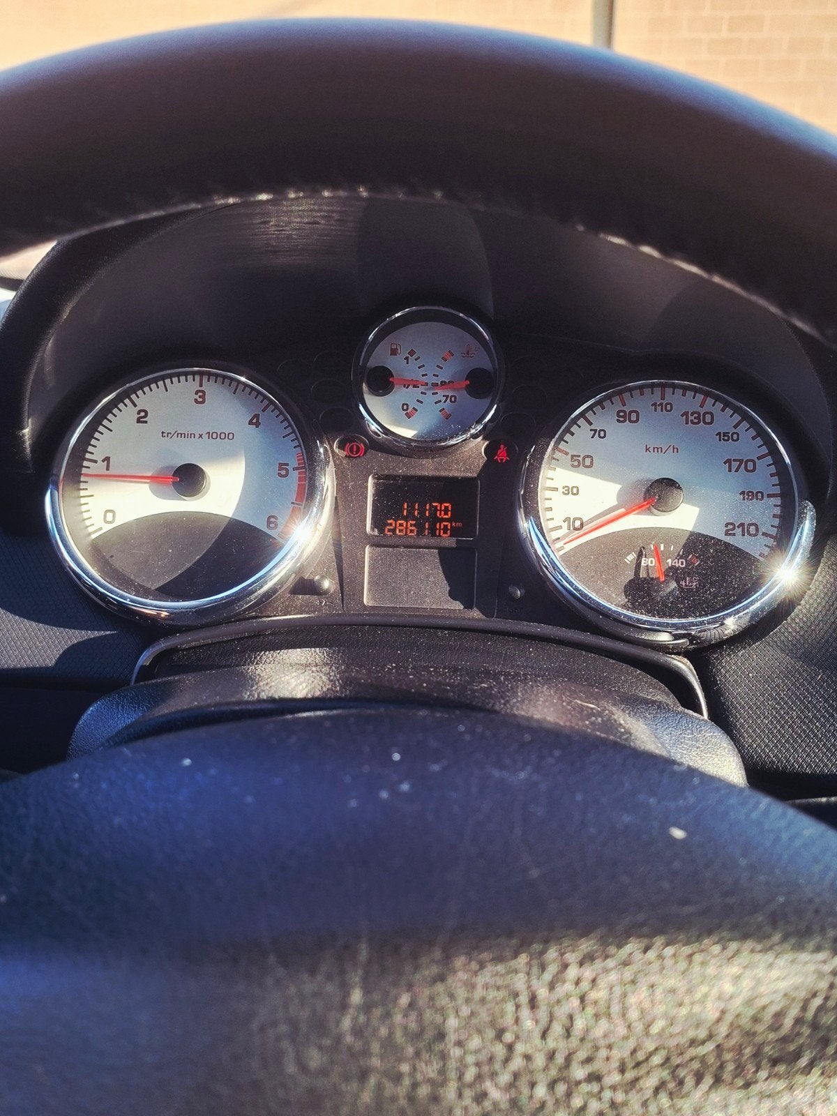 Peugeot 207cc 2007 faire offre, Auto's, Cabriolet, 1600 cc, Particulier, Zilver of Grijs