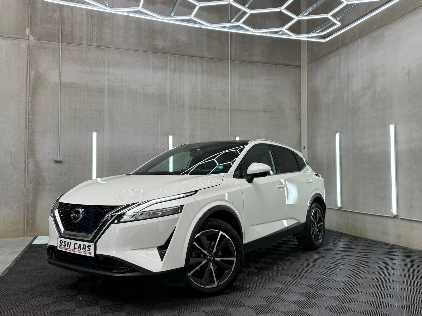 NISSAN QASHQAI/PANO/360CAMERA/HEADUP/MEMORY/CARPLAY/GRNTIE, Auto's, Voorwielaandrijving, Stof, Wit, 5 deurs