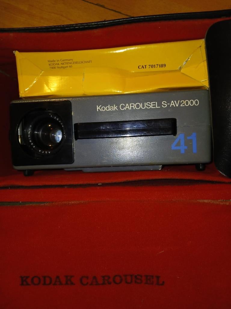 Projecteur de DIA positif KODAK Carousel S-AV Vintage foncti, Collections, Appareils photo & Matériel cinématographique, Enlèvement ou Envoi