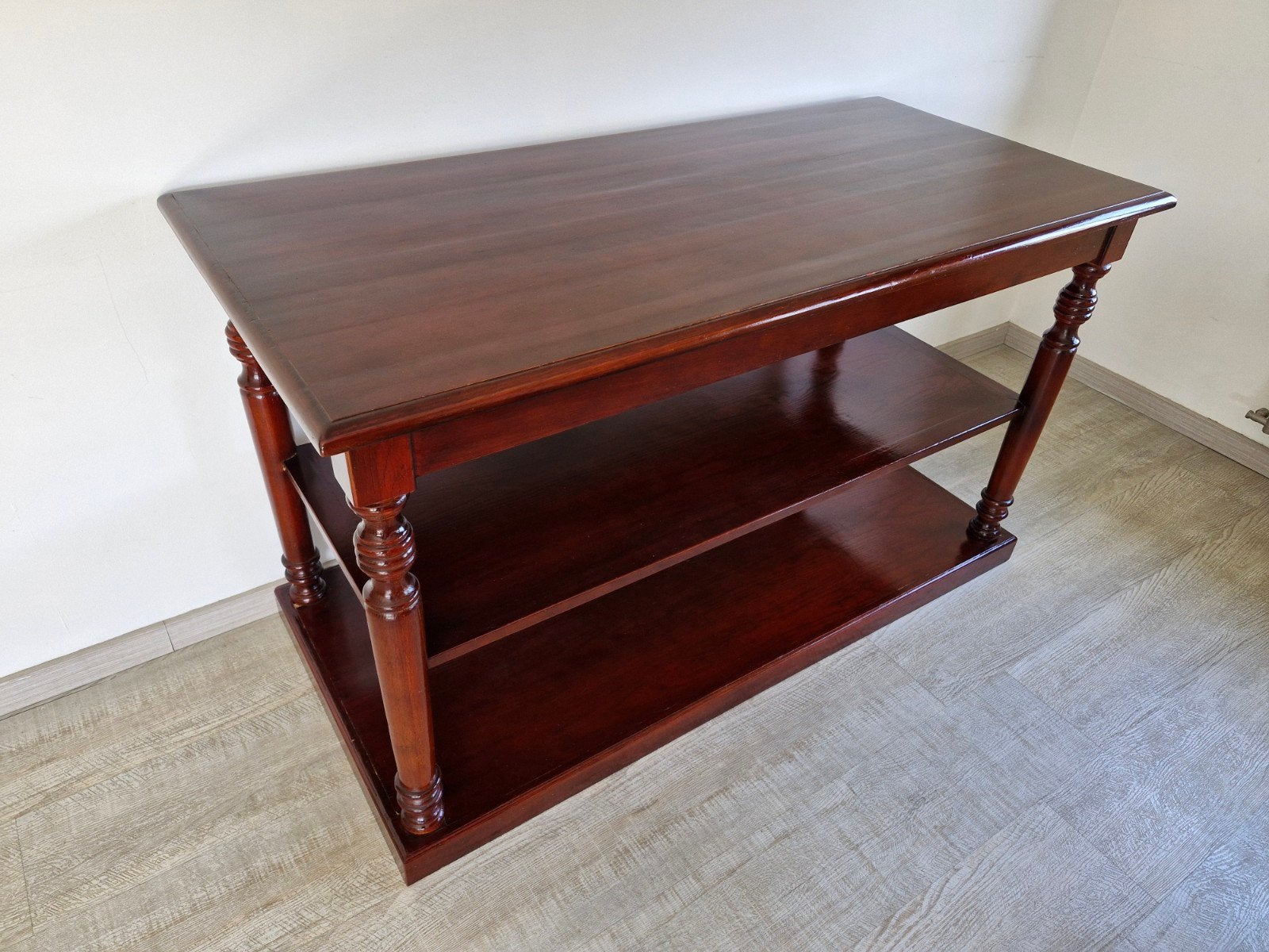 Klassieke houten sidetable Flamant met twee planken, Huis en Inrichting, Ophalen, Gebruikt, 100 tot 150 cm, Klassiek