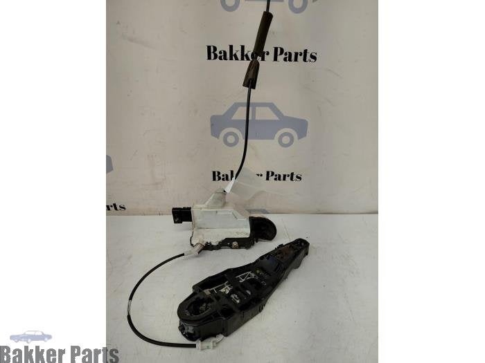 Serrure portière mécanique 4portes avant droite d'un Peuge, Autos : Pièces & Accessoires, -, 3 mois de garantie, Utilisé, -